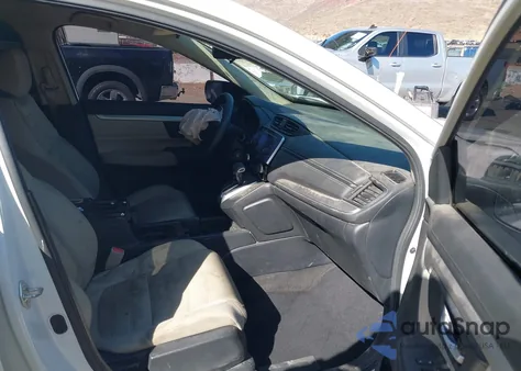2018 Honda Cr-V Lx z USA, uszkodzony, nr VIN 2HKRW5H39JH415386